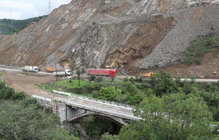 Азербайджан снял ограничение на транзит грузов в Армению