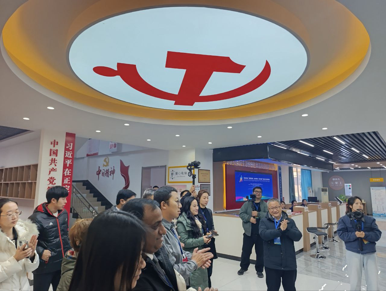 Гуманизм Карамая: забота, которую ощущаешь в сообществах и больницах