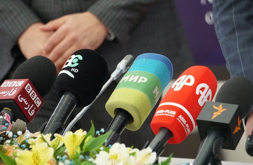 Лицом к лицу. Таджикские чиновники ответят на вопросы журналистов