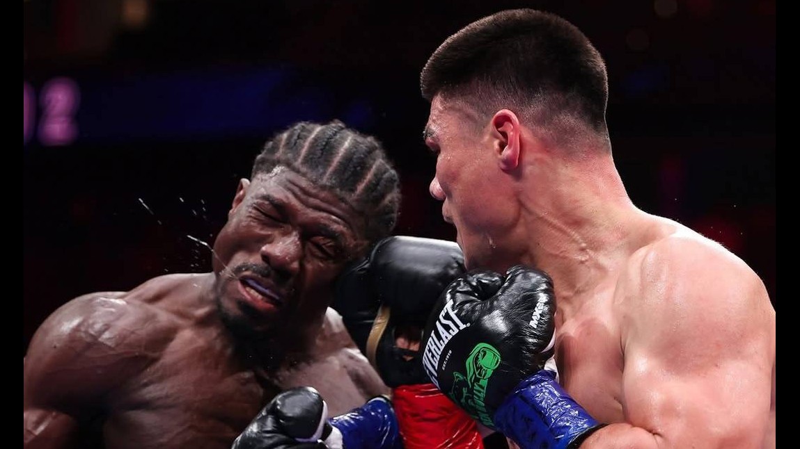 Бектемир Меликузиев нокаутировал ганца Сену Агбеко