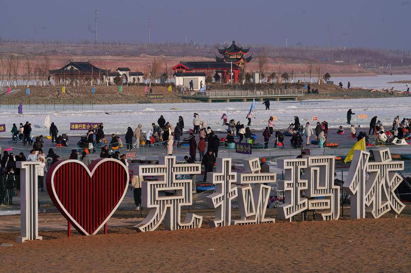 Карамай разогревает зиму: лед и снег стали драйвером туризма