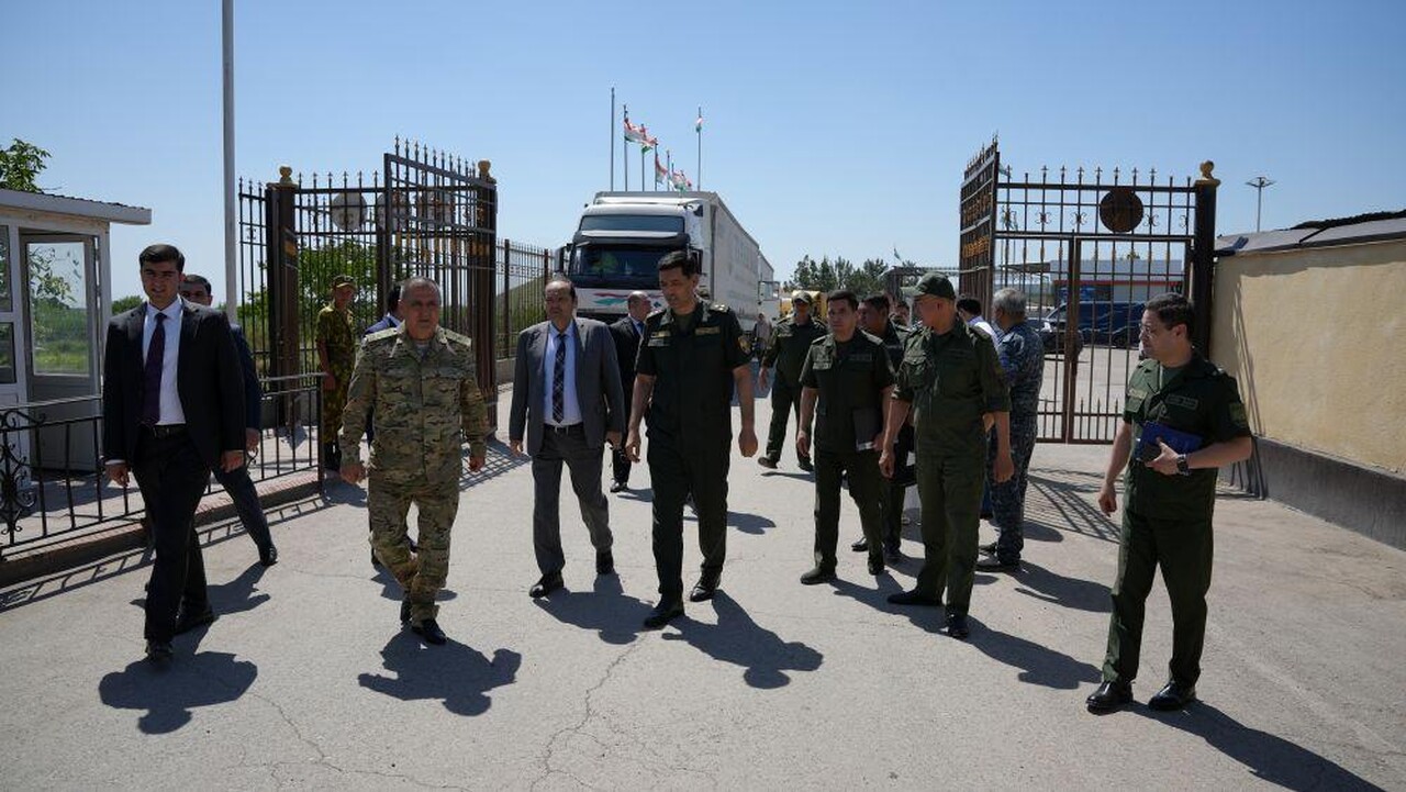 Таджикистан и Узбекистан усиливают санитарный контроль на границе